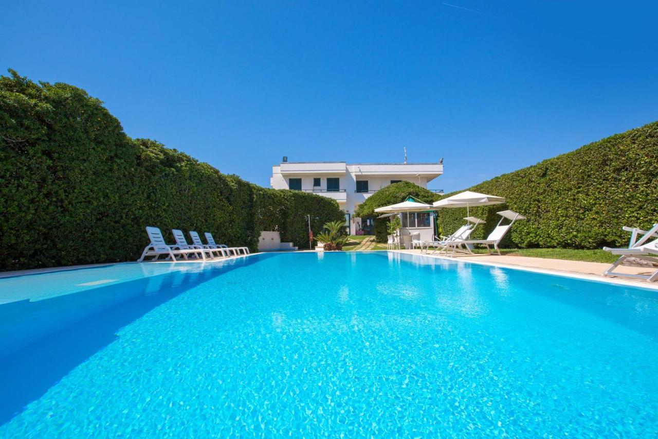 Residence Punta Cassano - In Piscina Sulla Spiaggia Di Sabbia San Foca Bagian luar foto